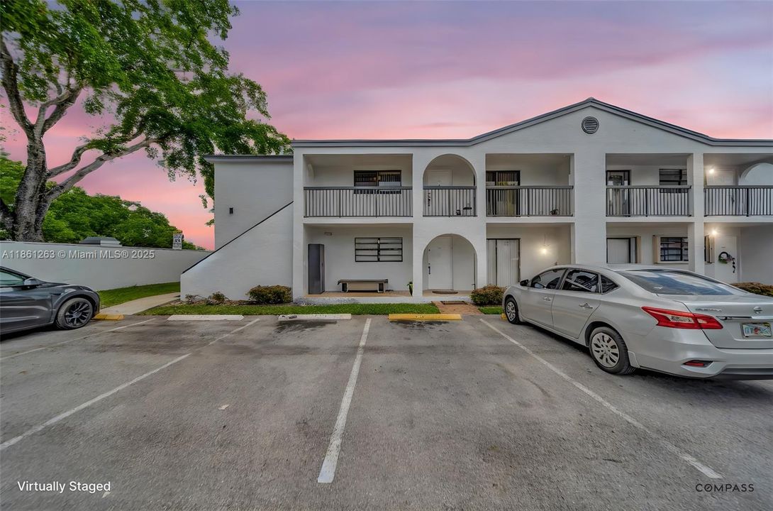 Active With Contract: $289,000 (3 beds, 2 baths, 1100 Square Feet)