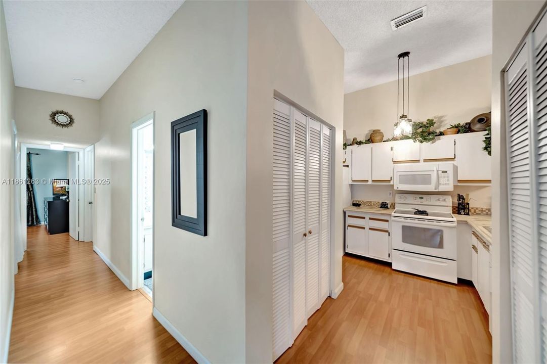 Active With Contract: $289,000 (3 beds, 2 baths, 1100 Square Feet)