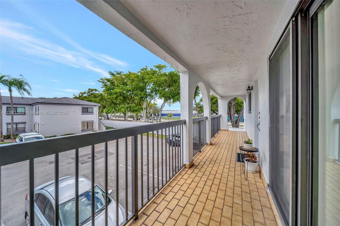 Active With Contract: $289,000 (3 beds, 2 baths, 1100 Square Feet)