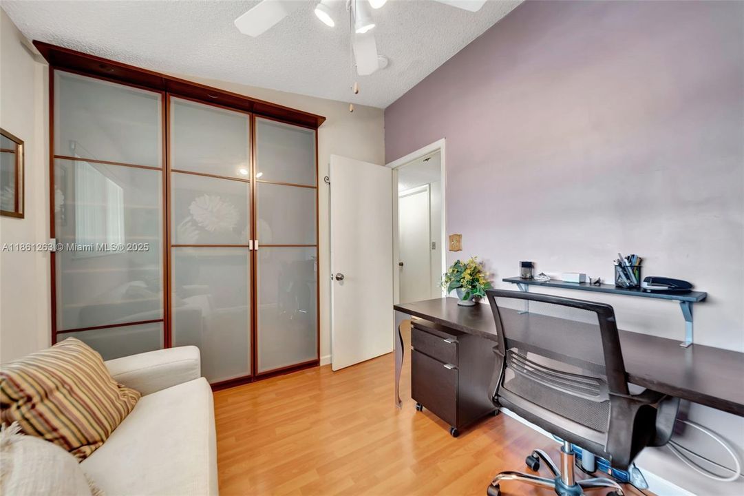 Active With Contract: $289,000 (3 beds, 2 baths, 1100 Square Feet)