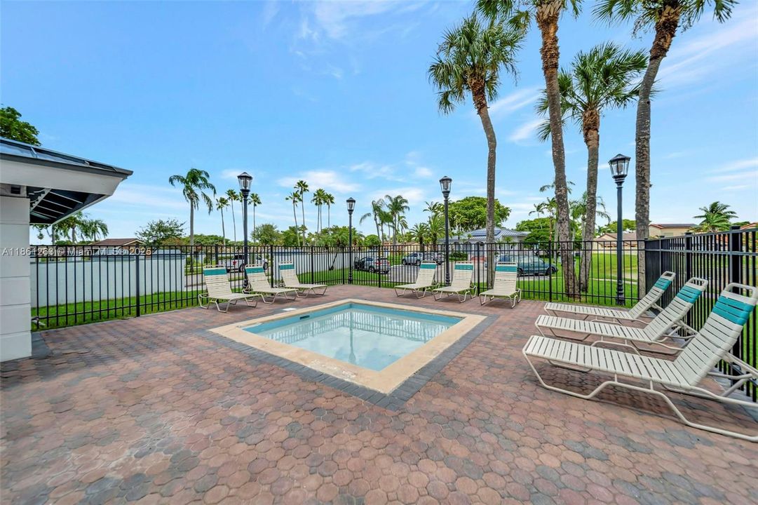 Active With Contract: $289,000 (3 beds, 2 baths, 1100 Square Feet)