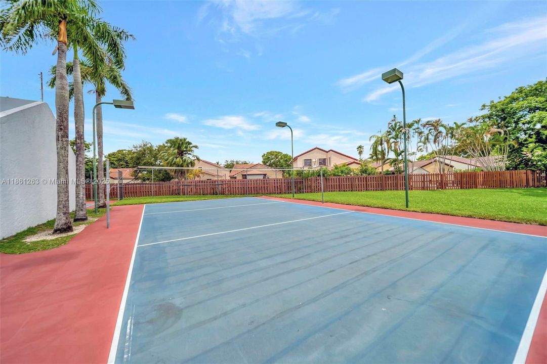 Active With Contract: $289,000 (3 beds, 2 baths, 1100 Square Feet)