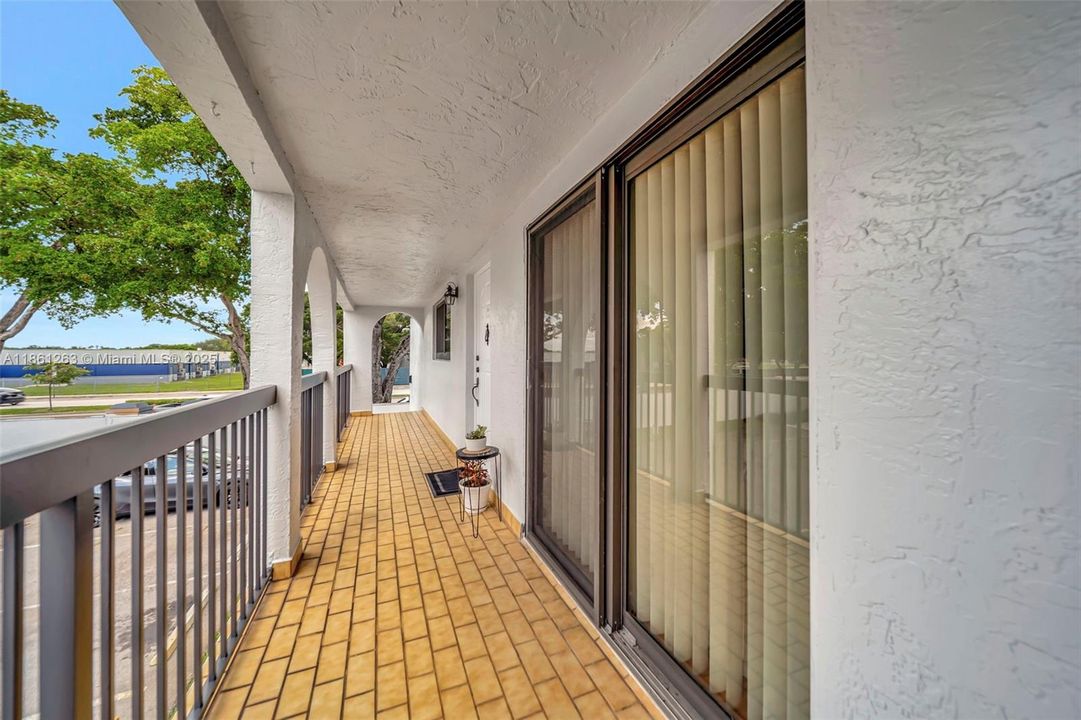 Active With Contract: $289,000 (3 beds, 2 baths, 1100 Square Feet)