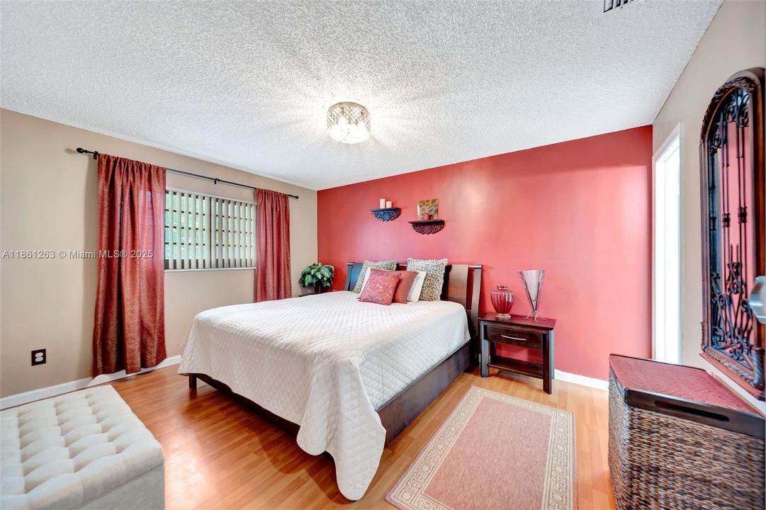 Active With Contract: $289,000 (3 beds, 2 baths, 1100 Square Feet)