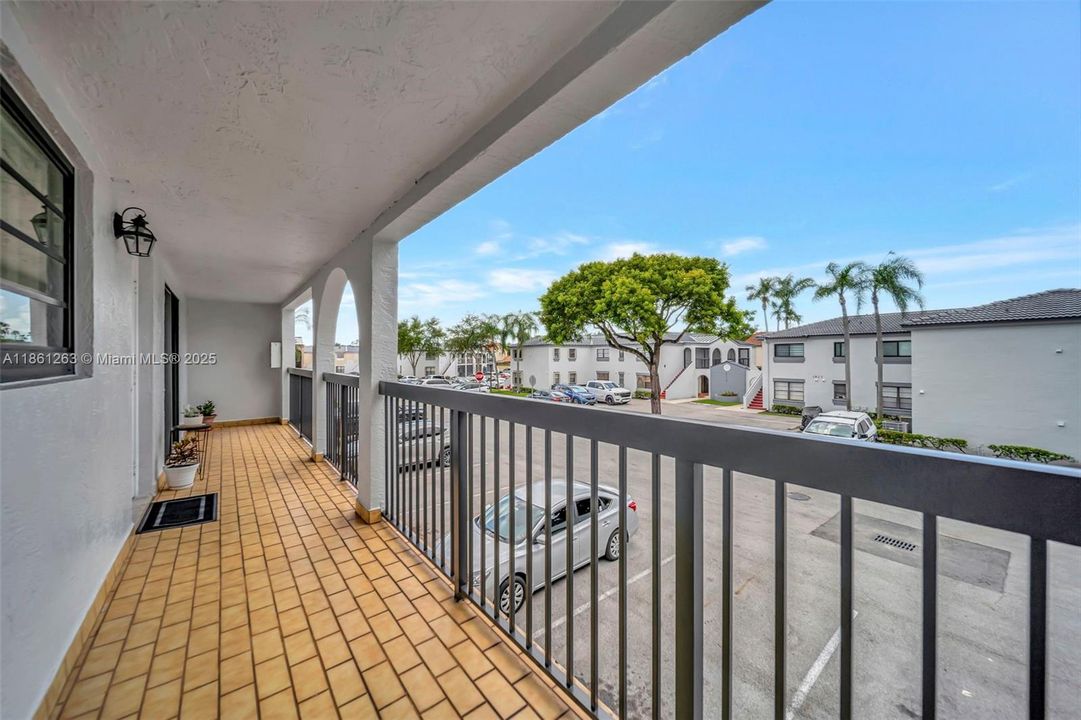 Active With Contract: $289,000 (3 beds, 2 baths, 1100 Square Feet)