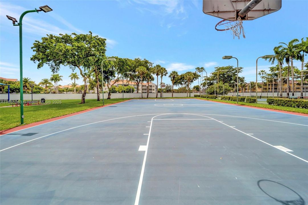 Active With Contract: $289,000 (3 beds, 2 baths, 1100 Square Feet)