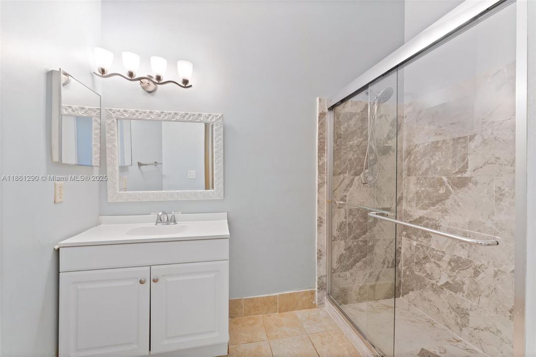 Active With Contract: $250,000 (2 beds, 2 baths, 1070 Square Feet)