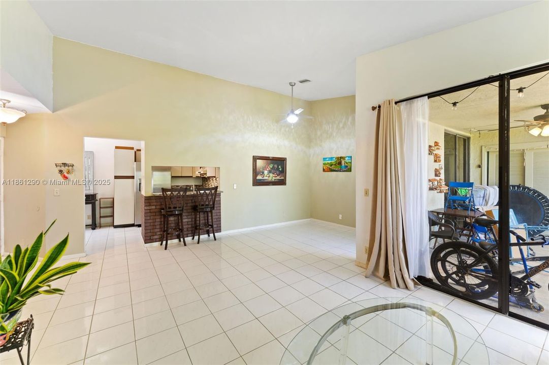 Active With Contract: $250,000 (2 beds, 2 baths, 1070 Square Feet)