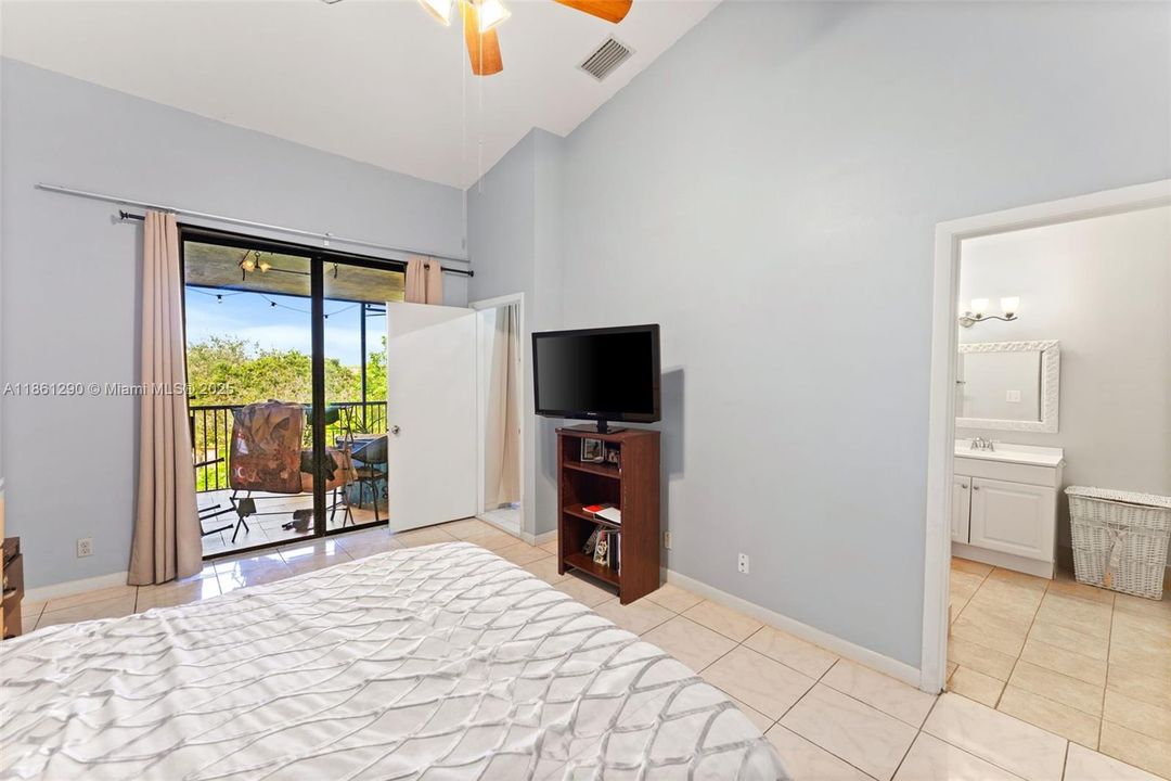 Active With Contract: $250,000 (2 beds, 2 baths, 1070 Square Feet)