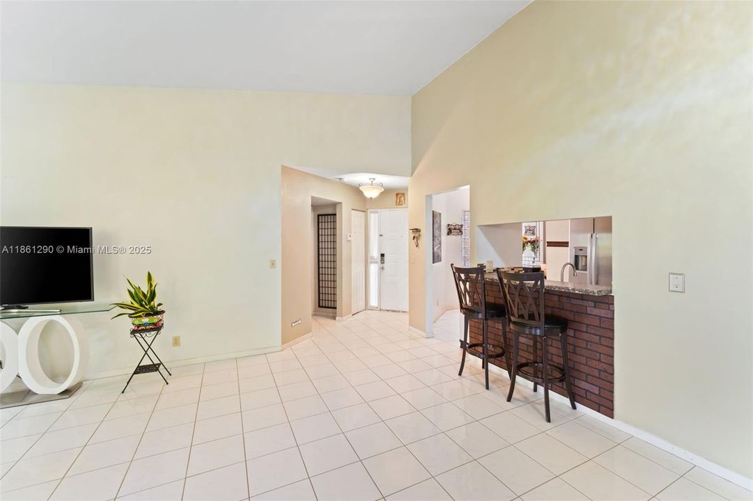 Active With Contract: $250,000 (2 beds, 2 baths, 1070 Square Feet)