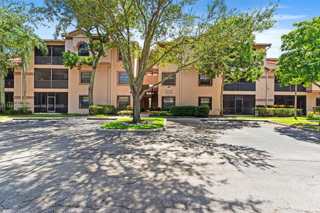 Active With Contract: $250,000 (2 beds, 2 baths, 1070 Square Feet)