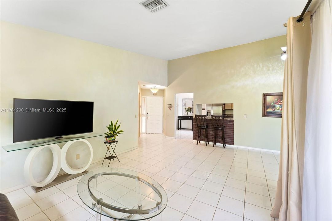 Active With Contract: $250,000 (2 beds, 2 baths, 1070 Square Feet)