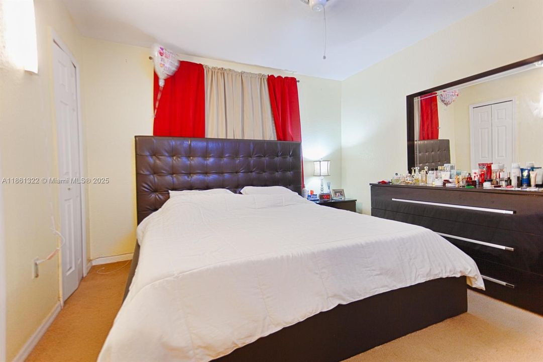 待售: $239,900 (2 贝兹, 1 浴室, 1031 平方英尺)