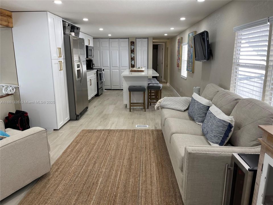 待售: $770,000 (2 贝兹, 2 浴室, 1068 平方英尺)