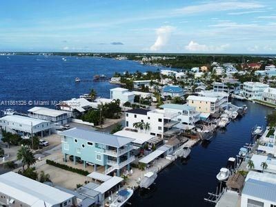 待售: $770,000 (2 贝兹, 2 浴室, 1068 平方英尺)