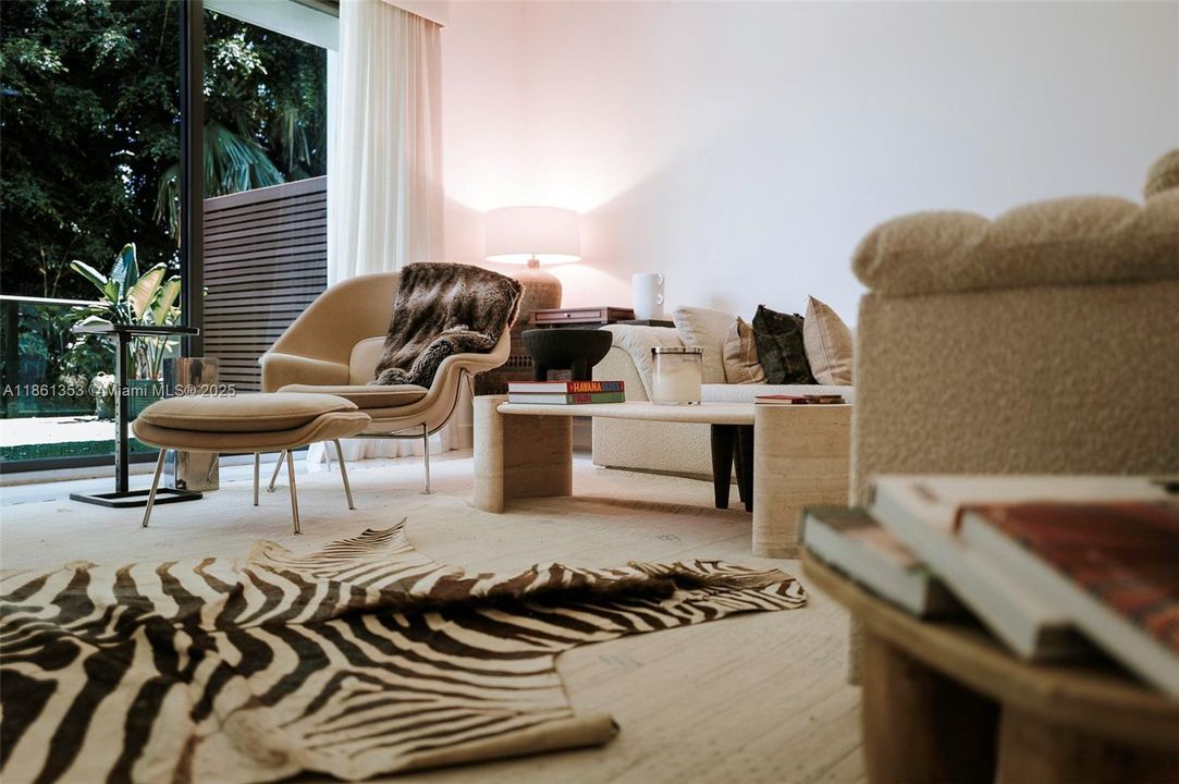 Под контрактом: $8,500 (3 спален, 3 ванн, 1944 Квадратных фут)