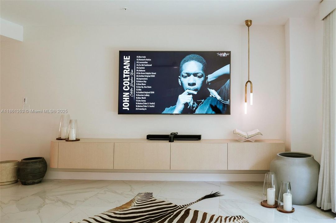 Под контрактом: $8,500 (3 спален, 3 ванн, 1944 Квадратных фут)