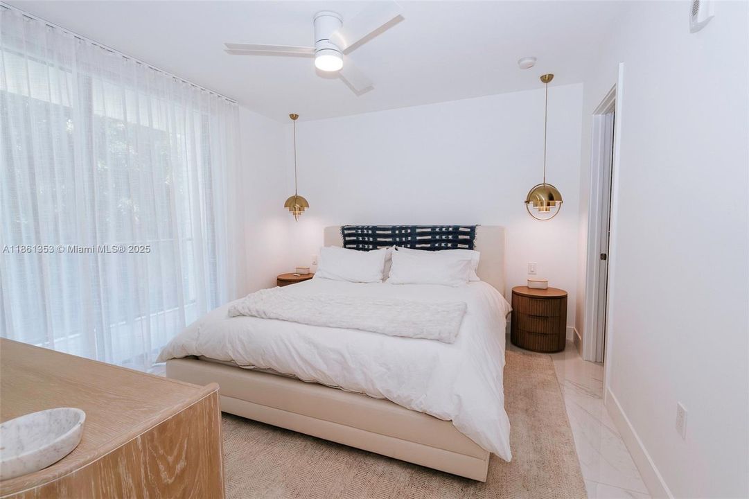 Под контрактом: $8,500 (3 спален, 3 ванн, 1944 Квадратных фут)