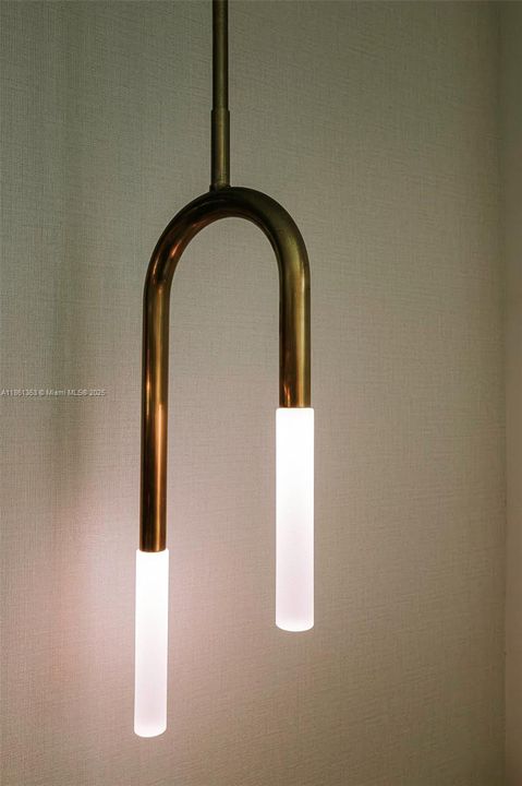 Под контрактом: $8,500 (3 спален, 3 ванн, 1944 Квадратных фут)