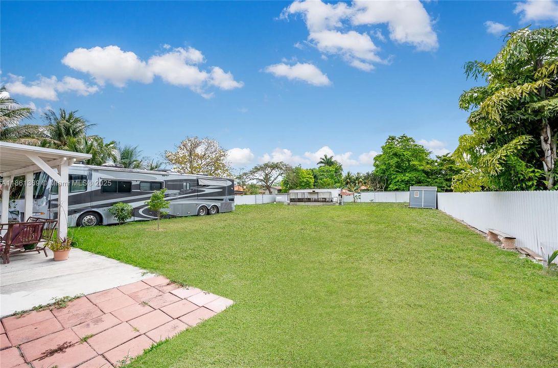 Под контрактом: $1,455,000 (4 спален, 5 ванн, 2718 Квадратных фут)