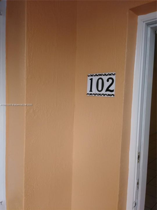 Active With Contract: $250,000 (2 beds, 2 baths, 830 Square Feet)