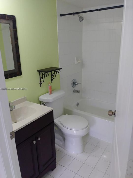 Active With Contract: $250,000 (2 beds, 2 baths, 830 Square Feet)