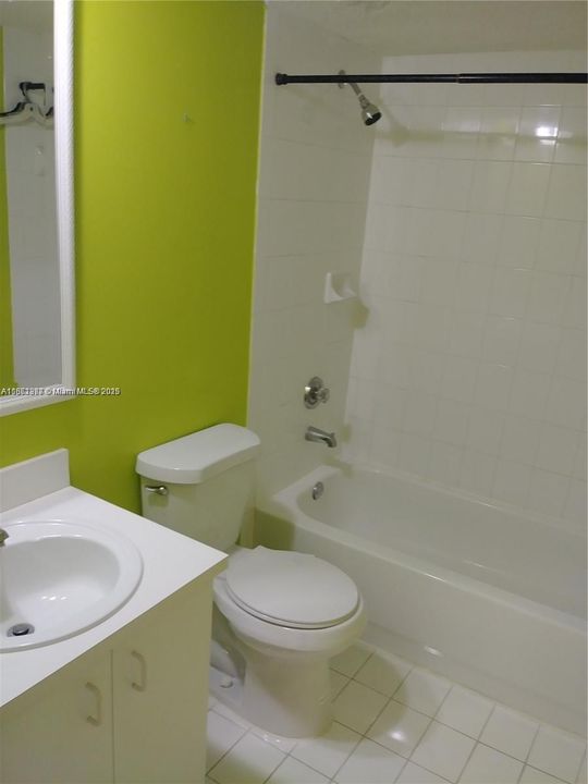 Active With Contract: $250,000 (2 beds, 2 baths, 830 Square Feet)