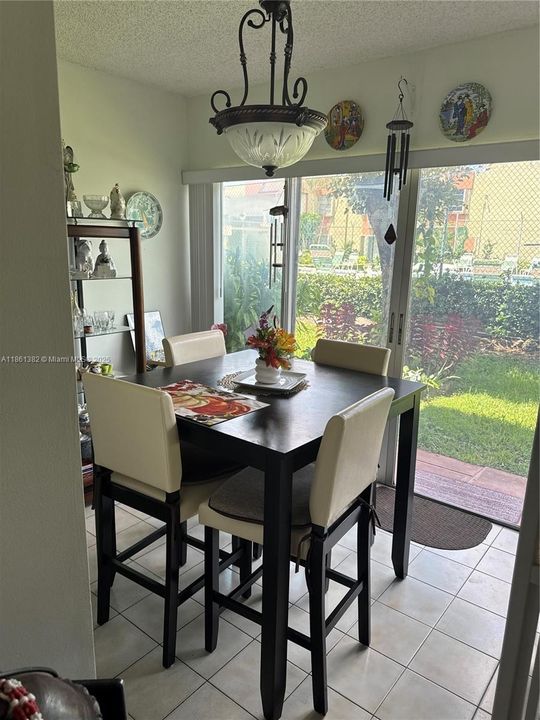 待售: $225,000 (1 贝兹, 1 浴室, 614 平方英尺)