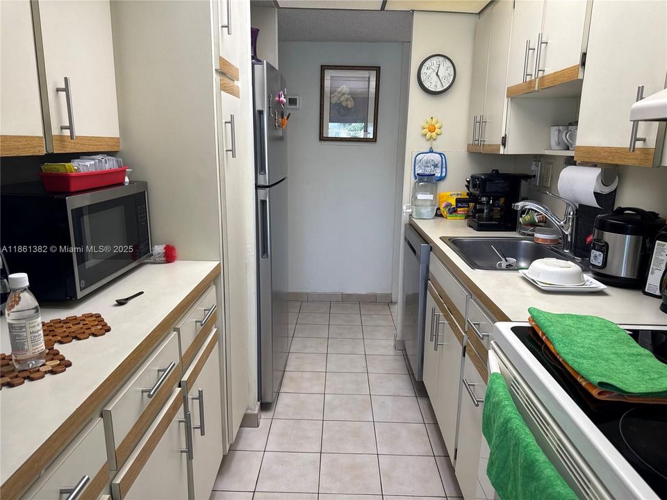 待售: $225,000 (1 贝兹, 1 浴室, 614 平方英尺)