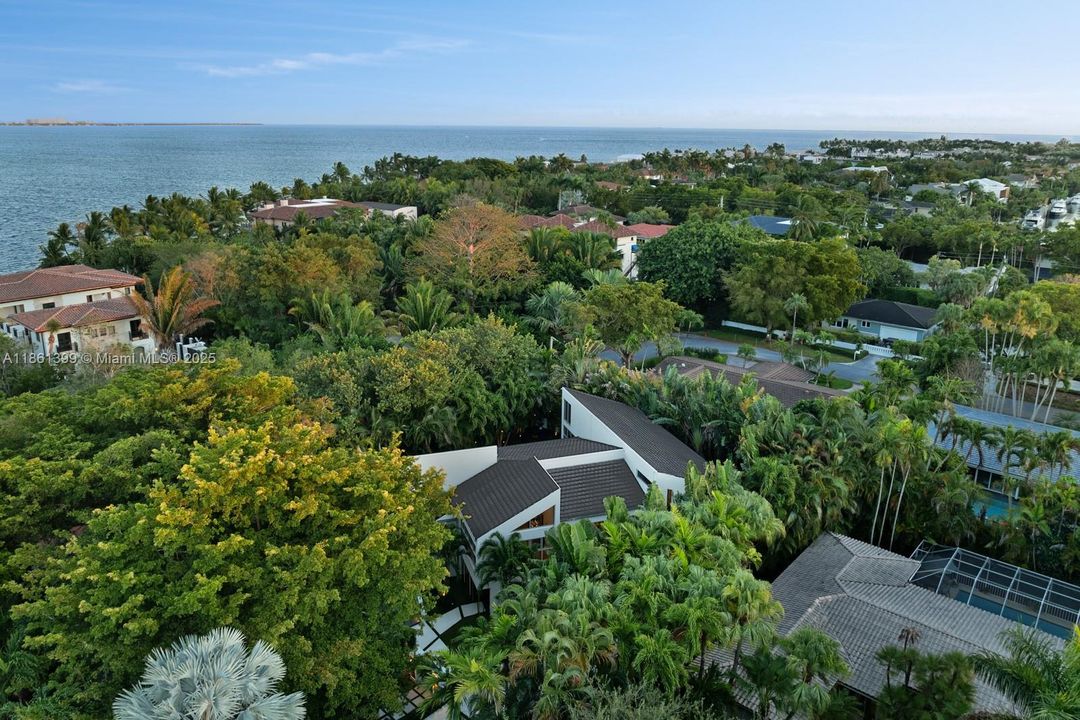Recently Sold: $4,670,000 (5 beds, 5 baths, 5212 Square Feet)