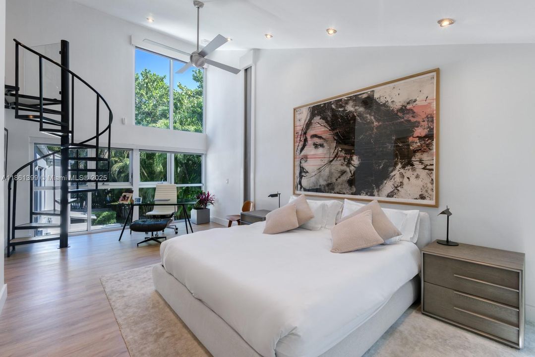Recently Sold: $4,670,000 (5 beds, 5 baths, 5212 Square Feet)