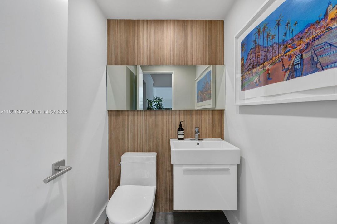 Recently Sold: $4,670,000 (5 beds, 5 baths, 5212 Square Feet)