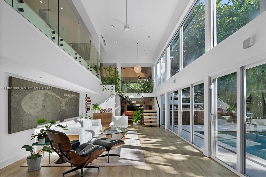 Recently Sold: $4,670,000 (5 beds, 5 baths, 5212 Square Feet)