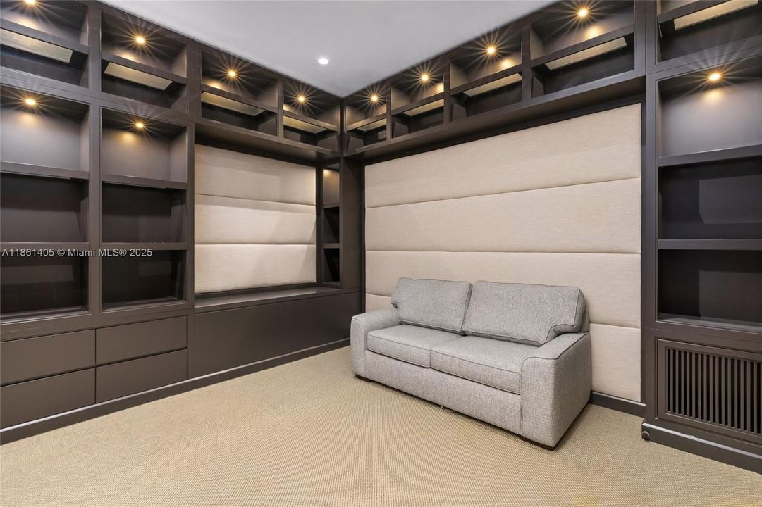 For Sale: $4,850,000 (4 beds, 3 baths, 5628 Square Feet)