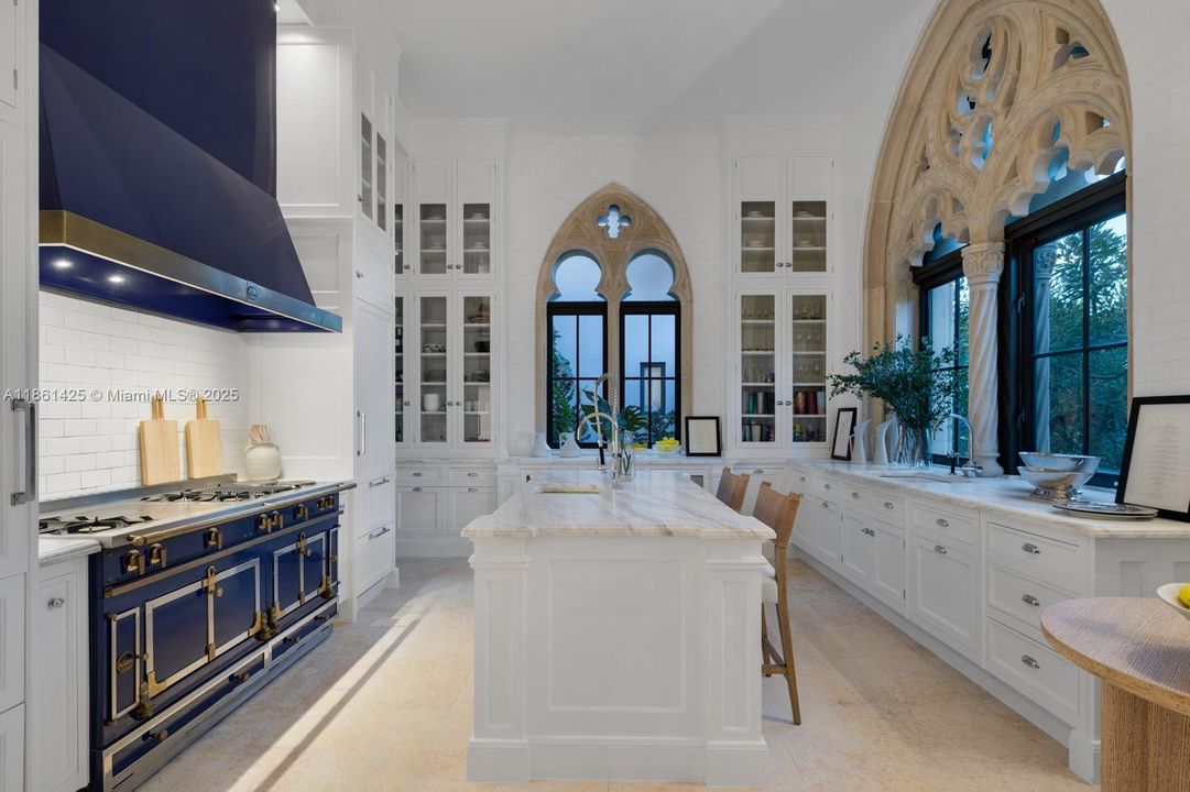 En Venta: $24,000,000 (5 camas, 5 baños, 12863 Pies cuadrados)