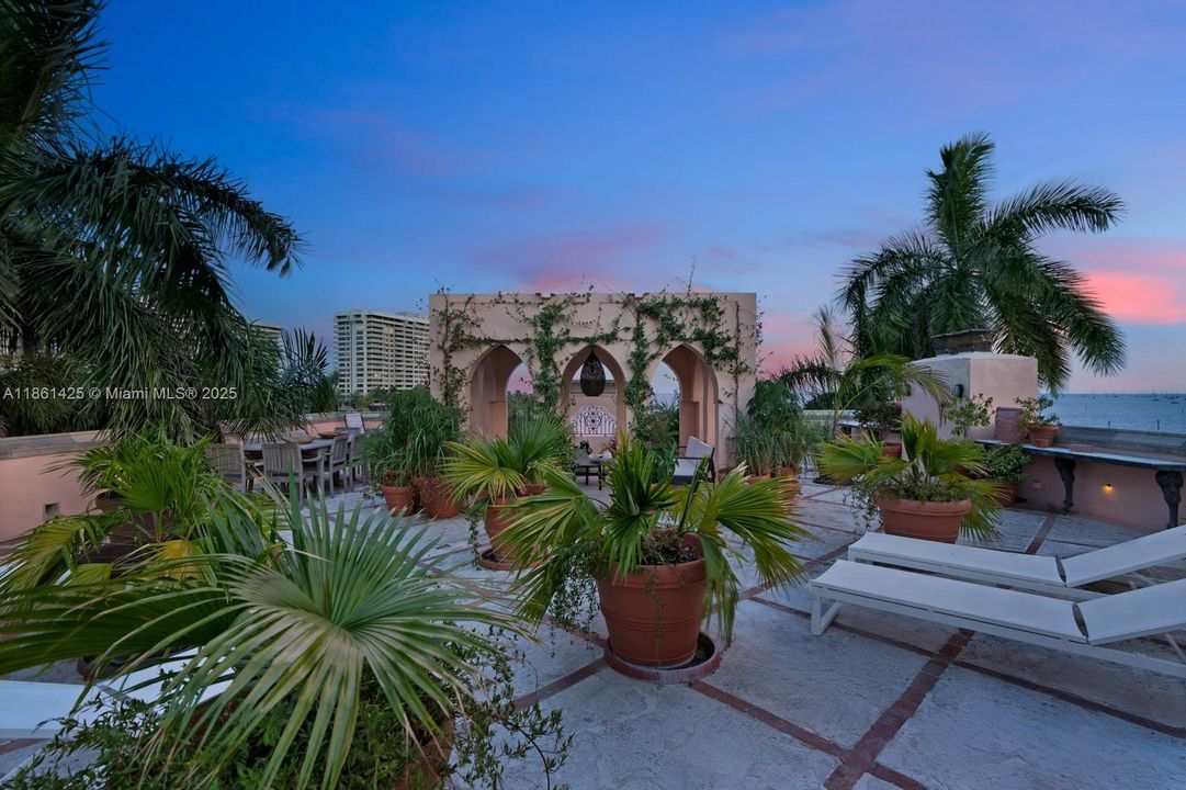 En Venta: $24,000,000 (5 camas, 5 baños, 12863 Pies cuadrados)