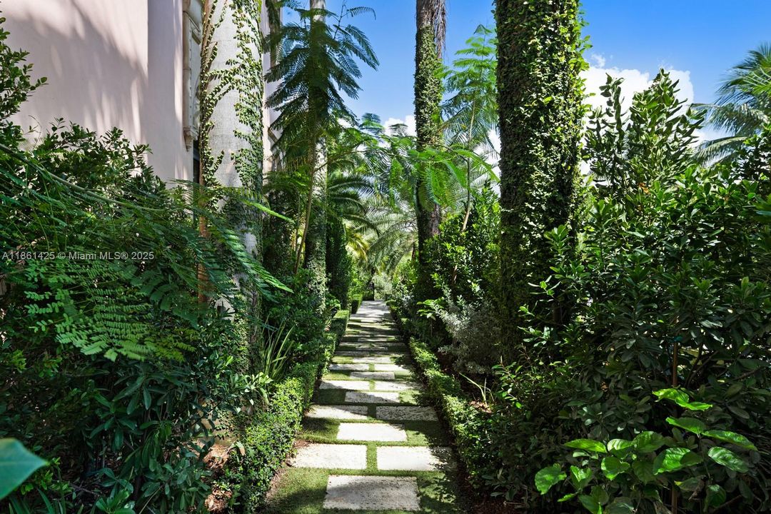 En Venta: $24,000,000 (5 camas, 5 baños, 12863 Pies cuadrados)