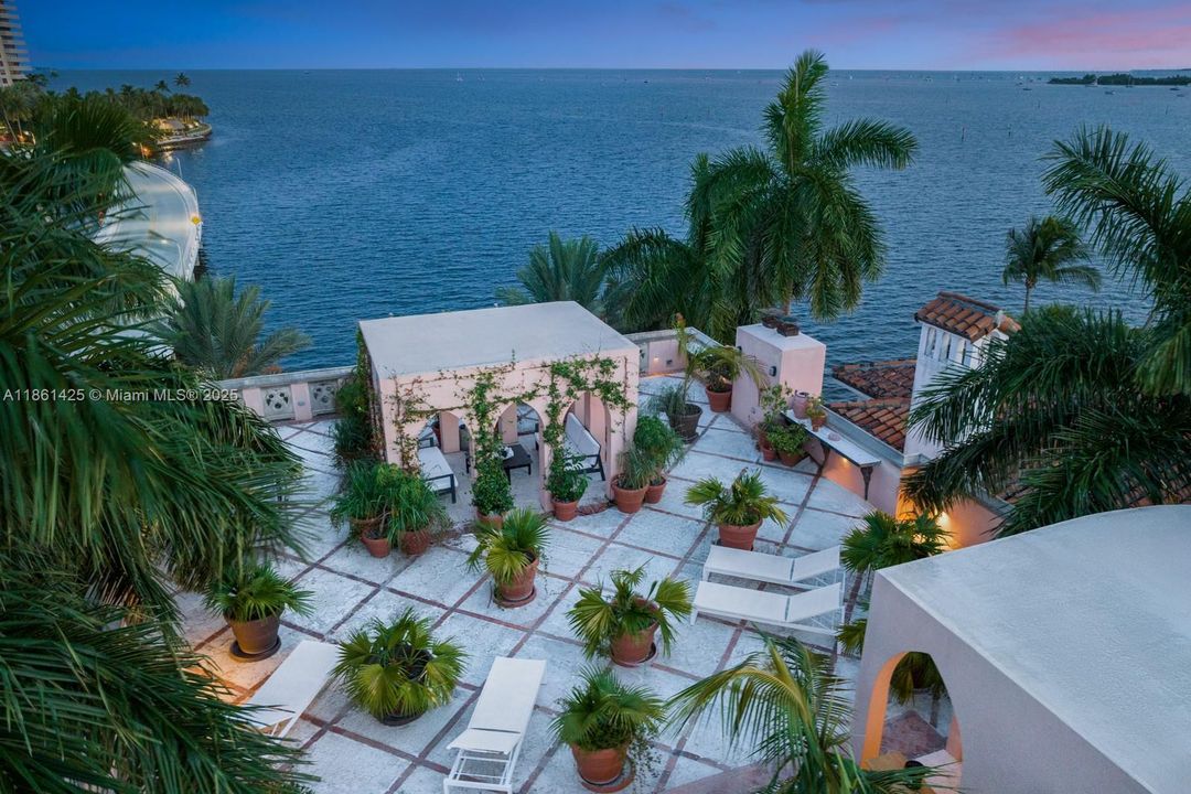 En Venta: $24,000,000 (5 camas, 5 baños, 12863 Pies cuadrados)