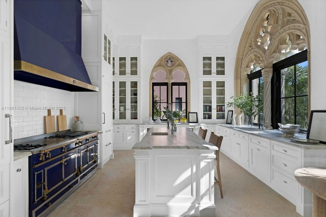 En Venta: $24,000,000 (5 camas, 5 baños, 12863 Pies cuadrados)