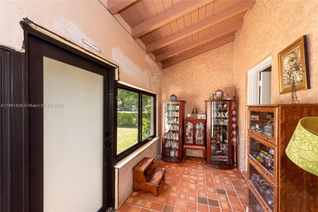 Activo con contrato: $1,400,000 (3 camas, 1 baños, 1708 Pies cuadrados)