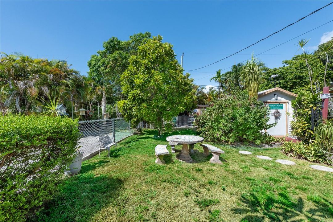 Activo con contrato: $1,400,000 (3 camas, 1 baños, 1708 Pies cuadrados)