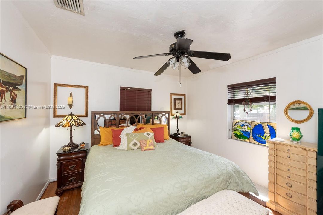 Activo con contrato: $1,400,000 (3 camas, 1 baños, 1708 Pies cuadrados)