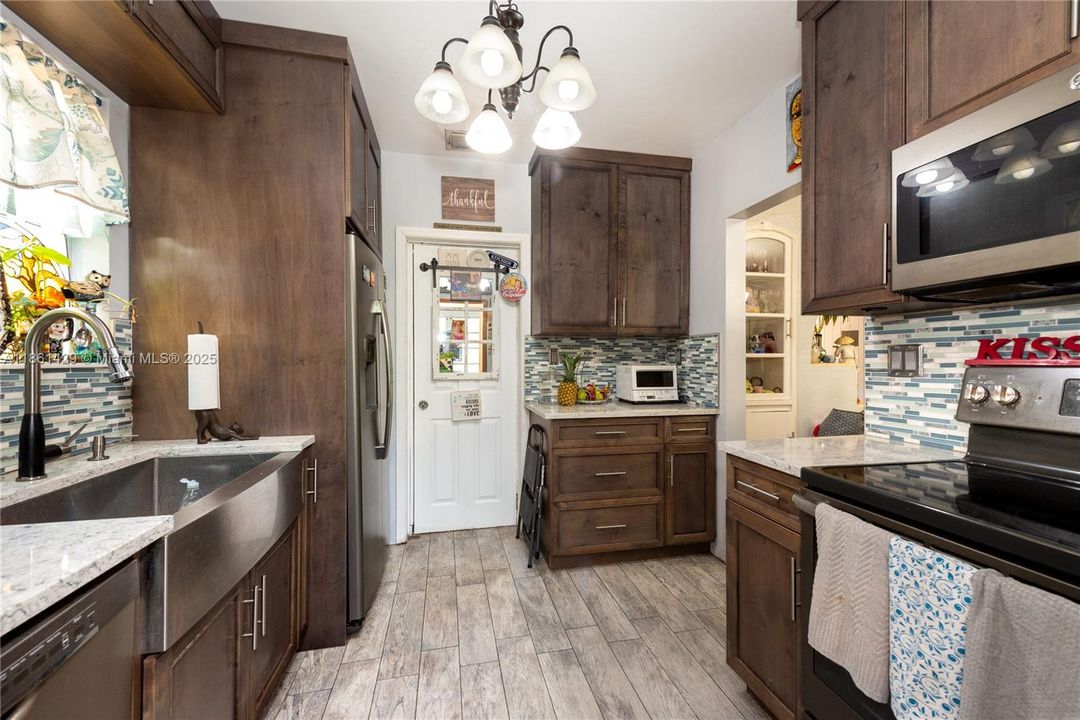 Activo con contrato: $1,400,000 (3 camas, 1 baños, 1708 Pies cuadrados)