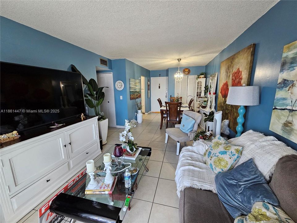 En Venta: $186,500 (1 camas, 1 baños, 697 Pies cuadrados)