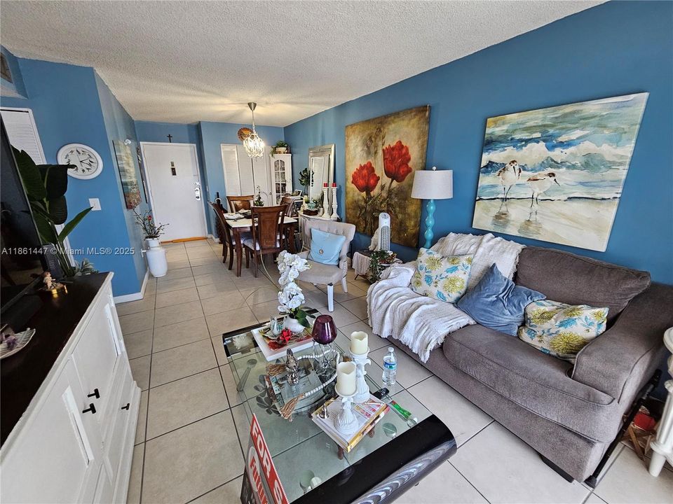 En Venta: $186,500 (1 camas, 1 baños, 697 Pies cuadrados)