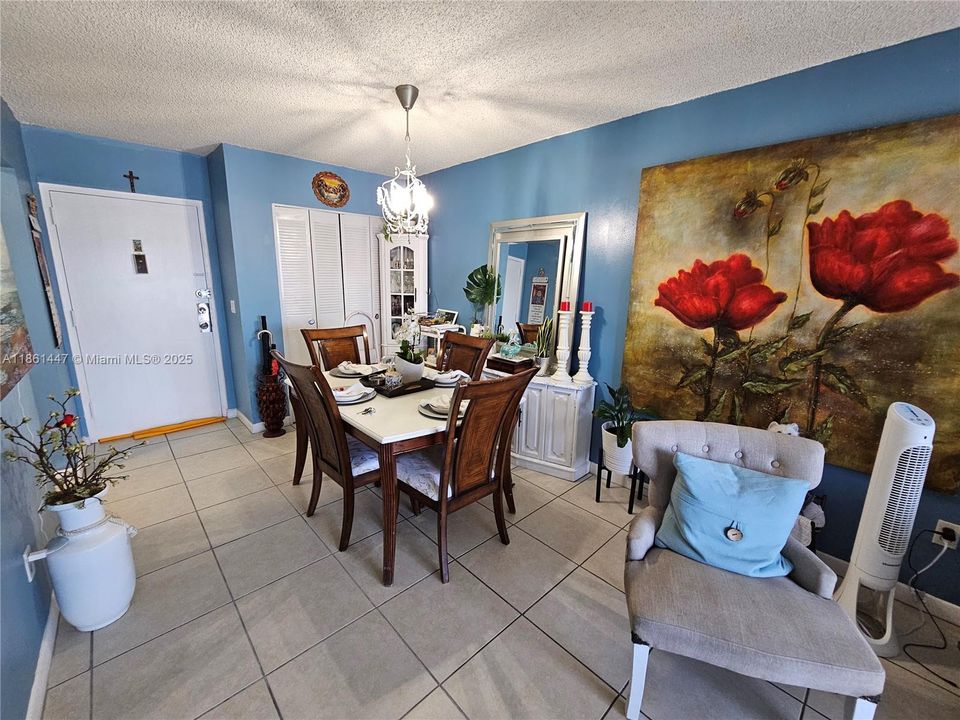 En Venta: $186,500 (1 camas, 1 baños, 697 Pies cuadrados)