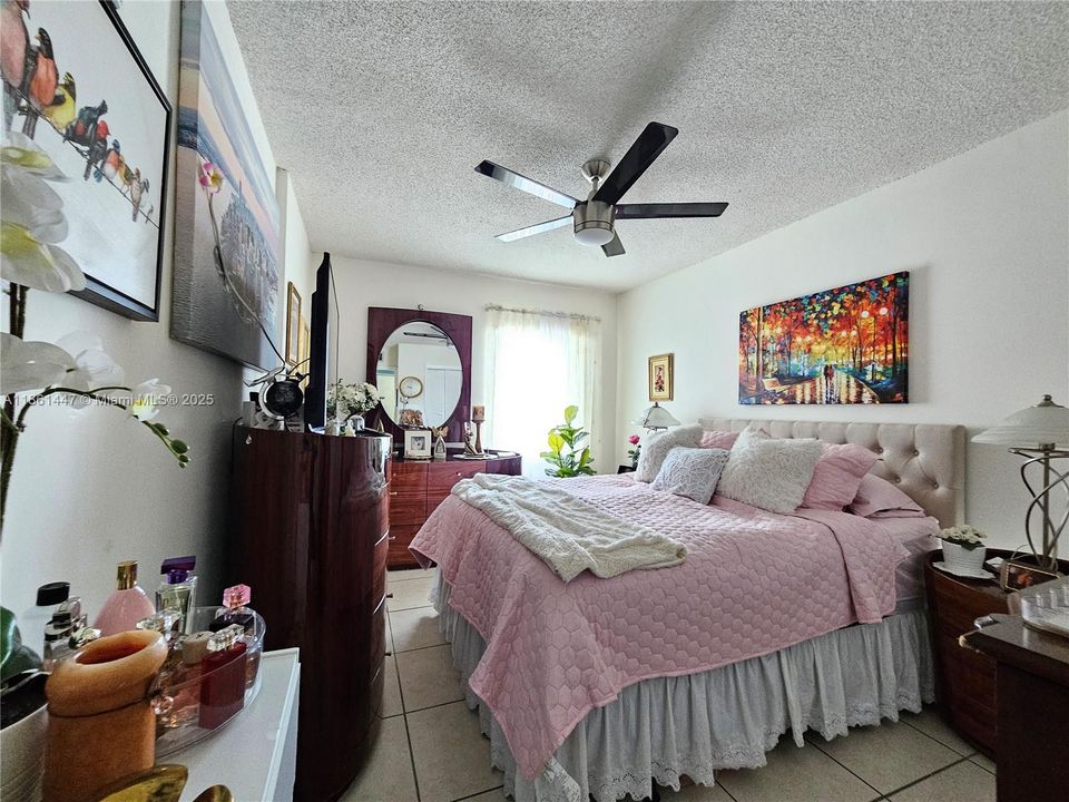 En Venta: $186,500 (1 camas, 1 baños, 697 Pies cuadrados)