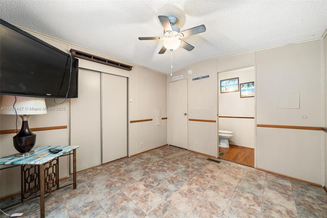 Недавно продано: $69,900 (2 спален, 1 ванн, 840 Квадратных фут)