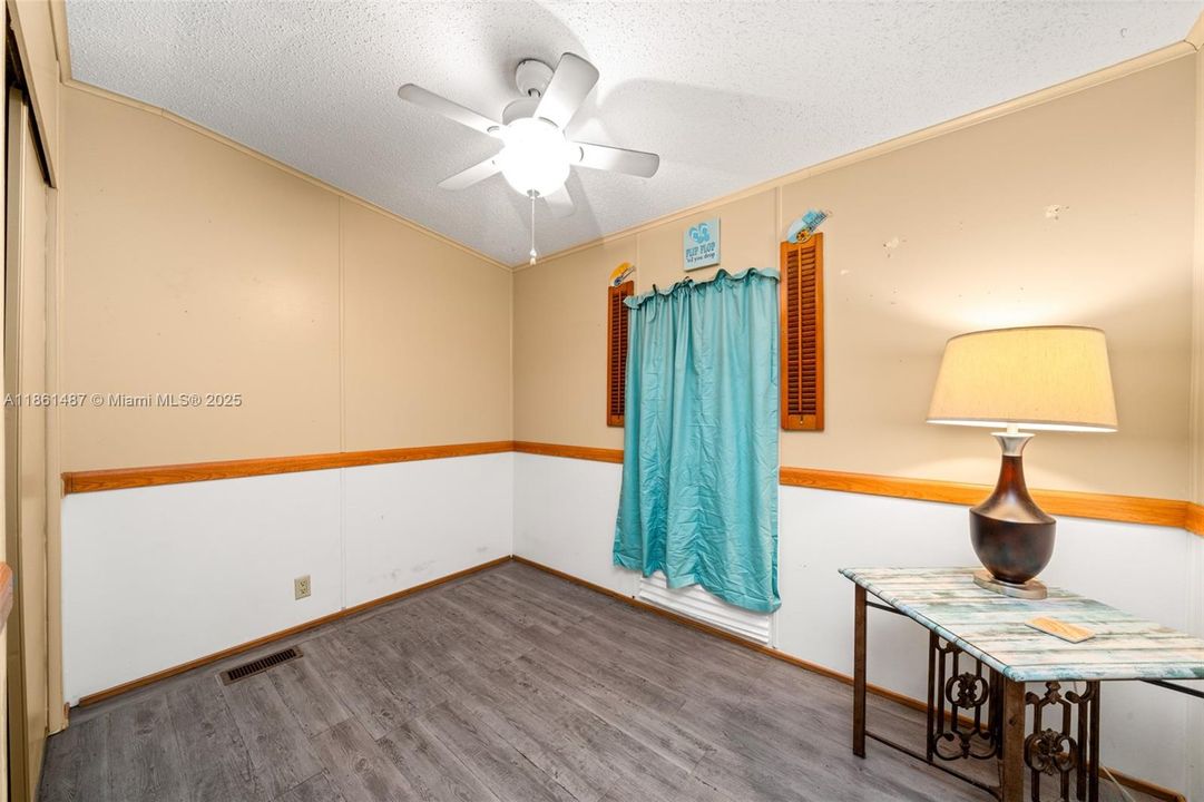 Недавно продано: $69,900 (2 спален, 1 ванн, 840 Квадратных фут)