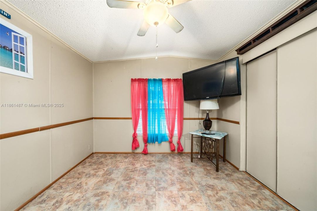 Недавно продано: $69,900 (2 спален, 1 ванн, 840 Квадратных фут)